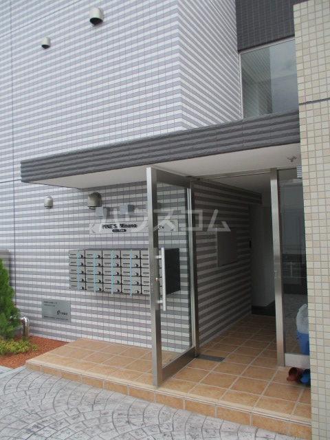 18/25 エントランス