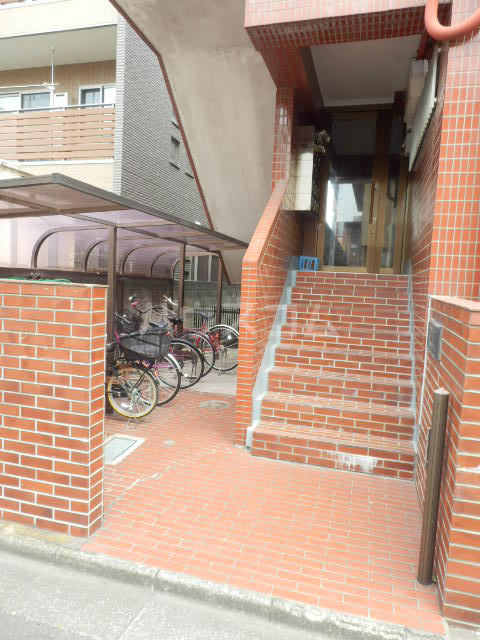 21/30 エントランス