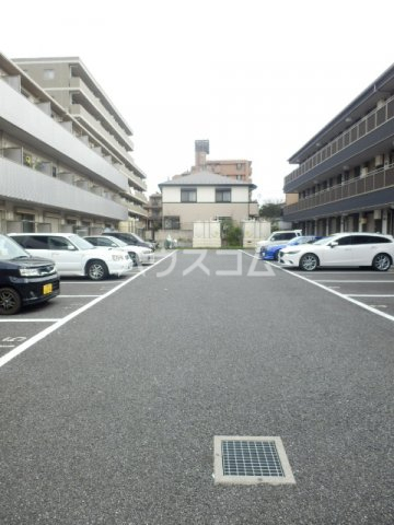 20/28 駐車場