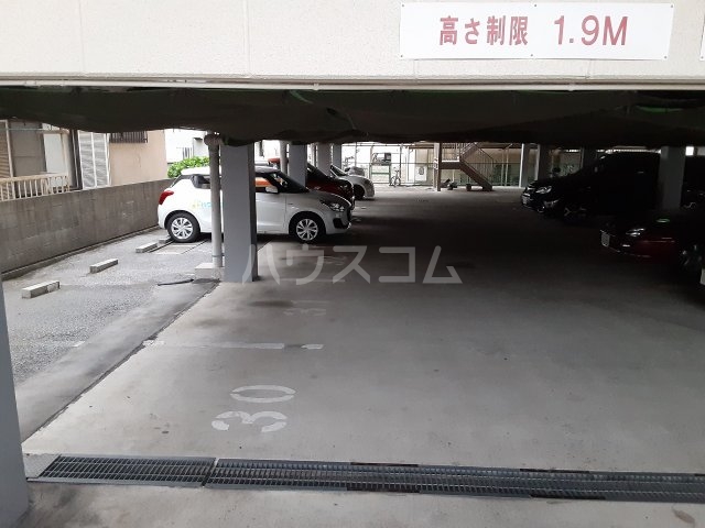 28/30 駐車場