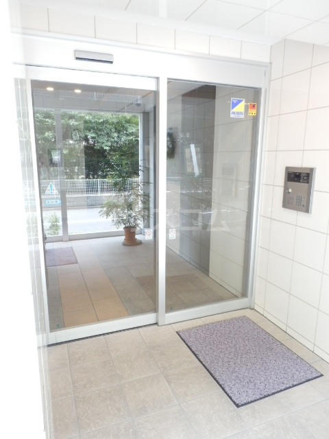 21/30 エントランス