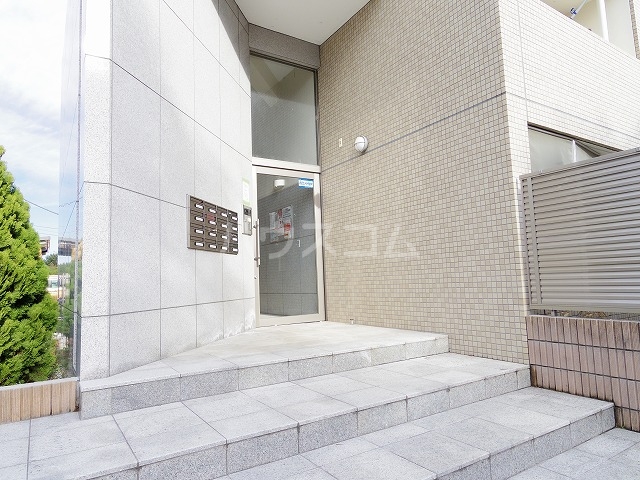 18/28 エントランス