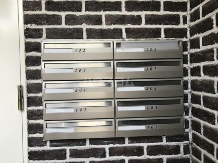 18/27 エントランス