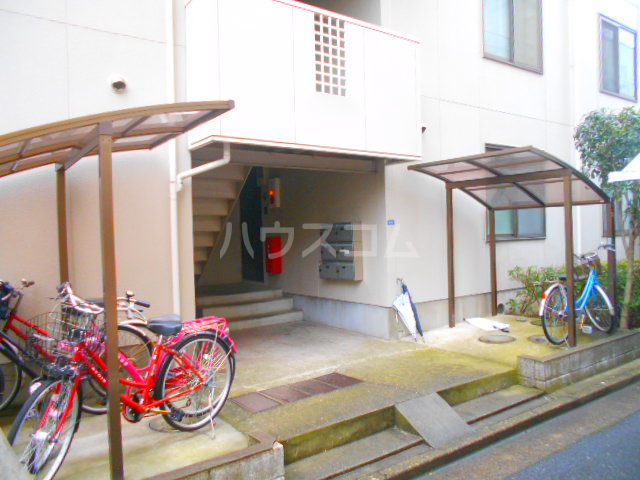 27/30 エントランス