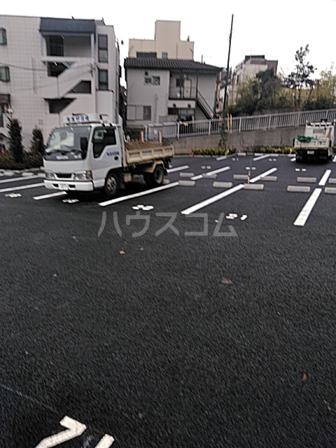 23/30 駐車場