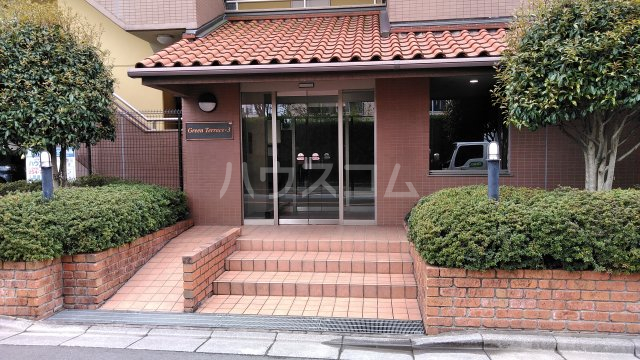 27/30 エントランス