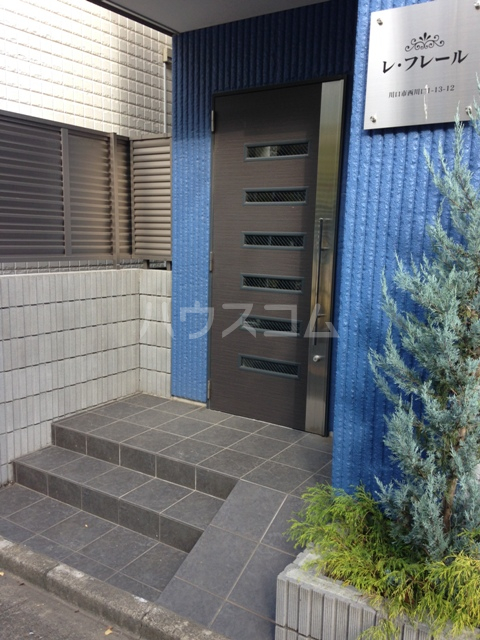 22/30 エントランス