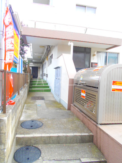 25/29 エントランス