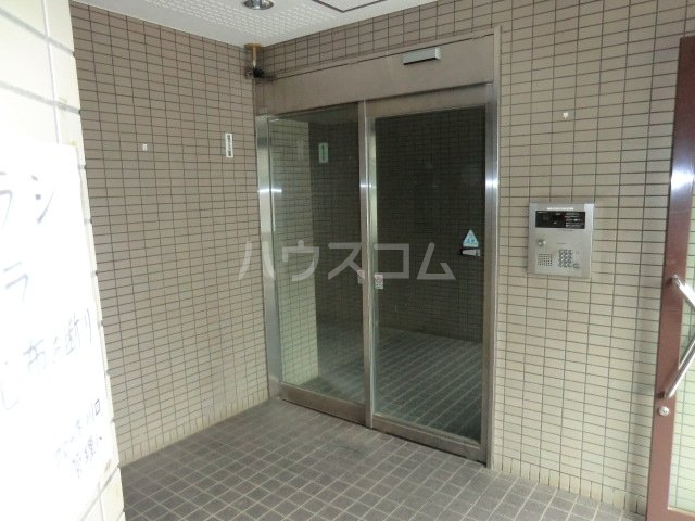 26/30 エントランス