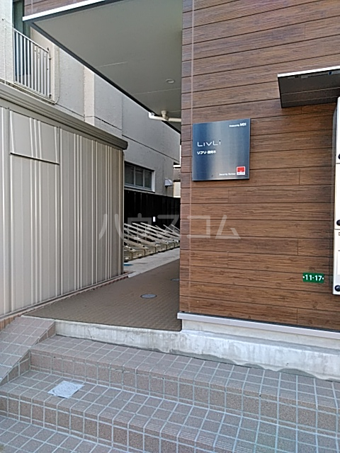 23/29 エントランス