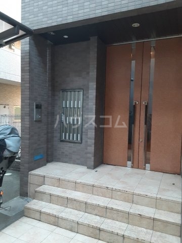 20/30 エントランス