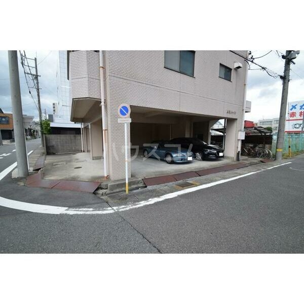 22/30 駐車場