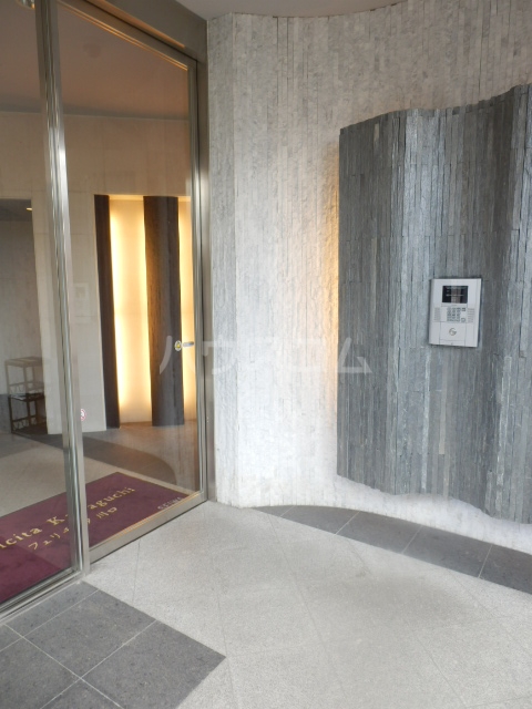 21/30 エントランス