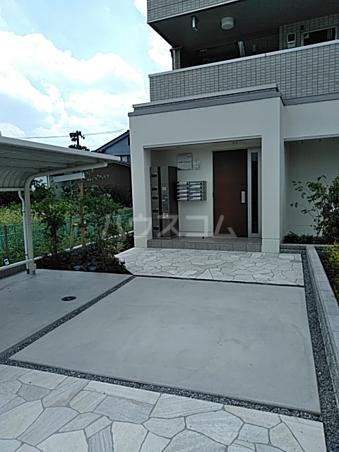 22/30 エントランス