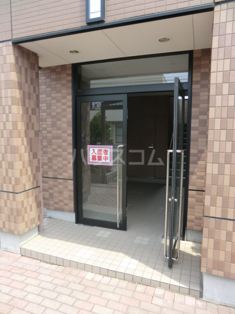 26/30 エントランス