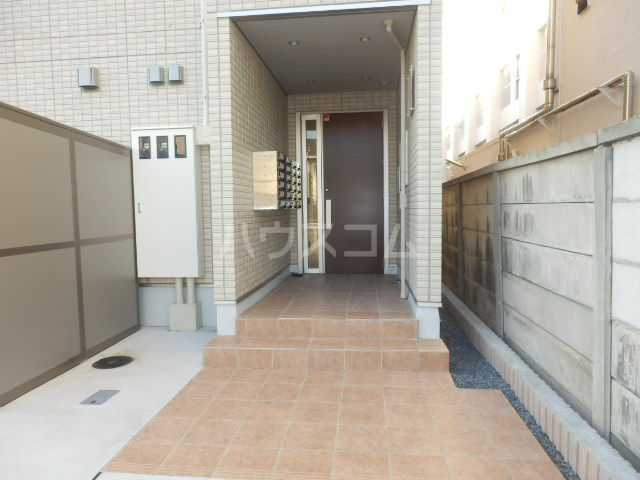 19/25 エントランス