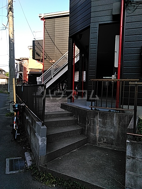 24/30 エントランス