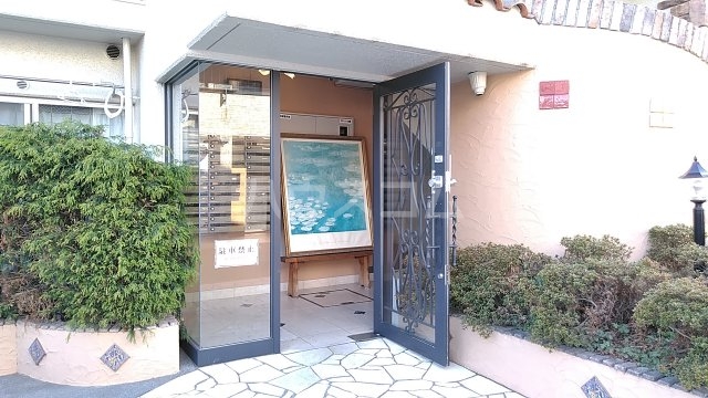 21/30 エントランス