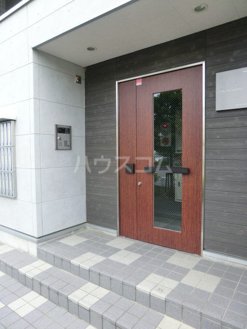 24/30 エントランス