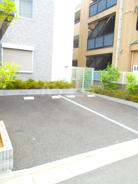 2/6 駐車場