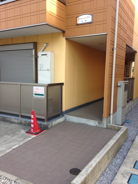 16/23 エントランス