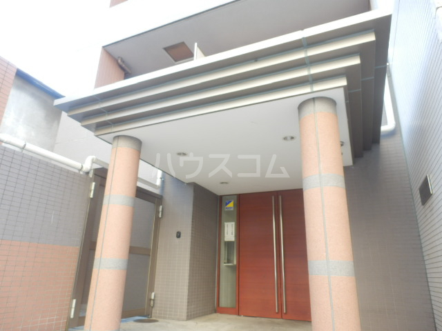 24/30 エントランス