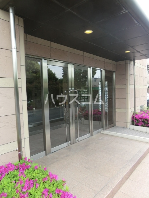 24/25 エントランス