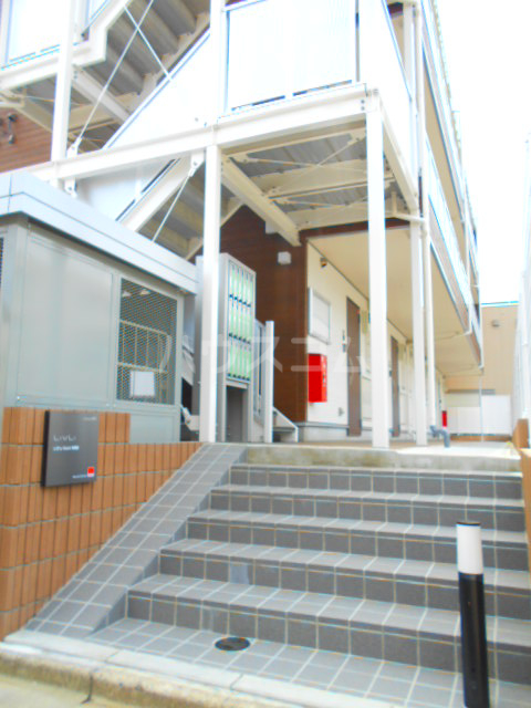 24/27 エントランス