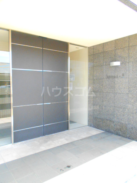 26/30 エントランス