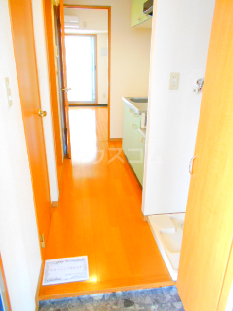 27/30 エントランス