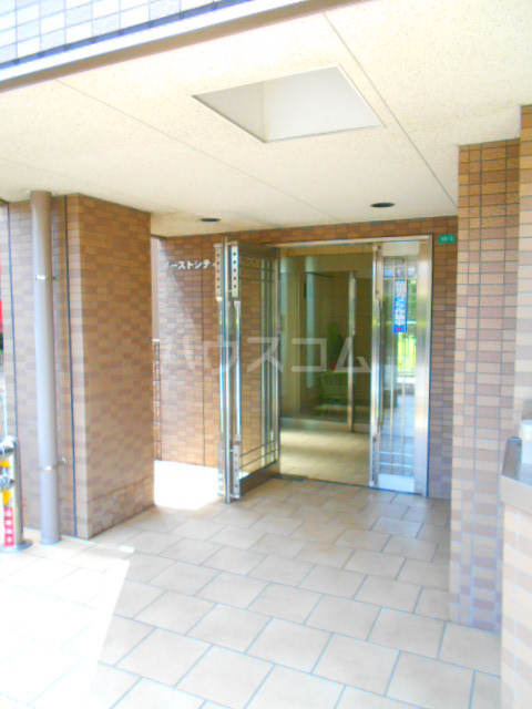 28/30 エントランス