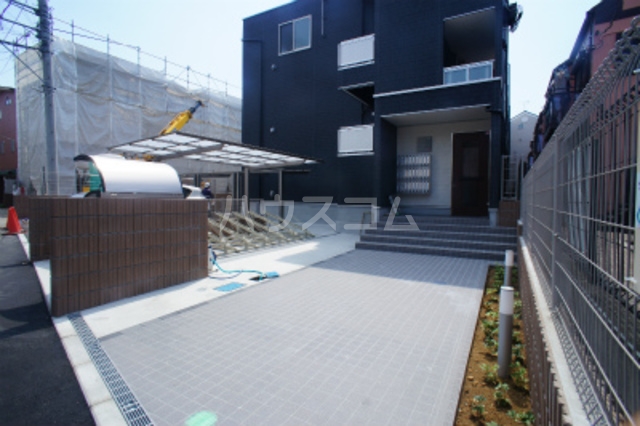 23/26 エントランス