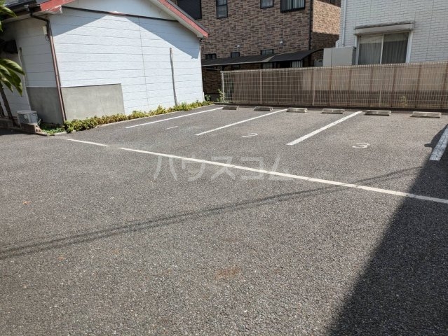 27/30 駐車場