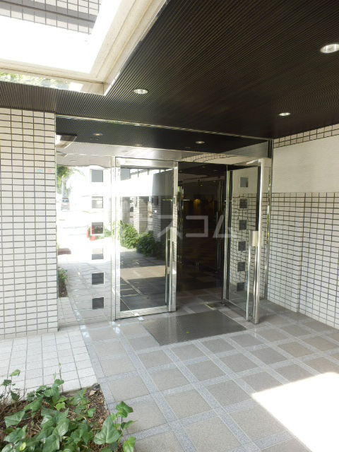 24/30 エントランス