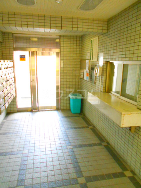 26/30 エントランス