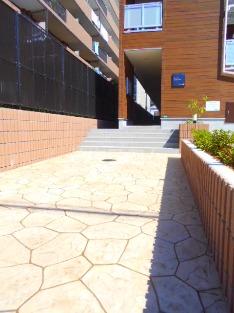 25/30 エントランス