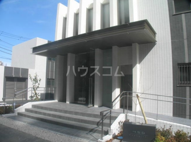 21/28 エントランス