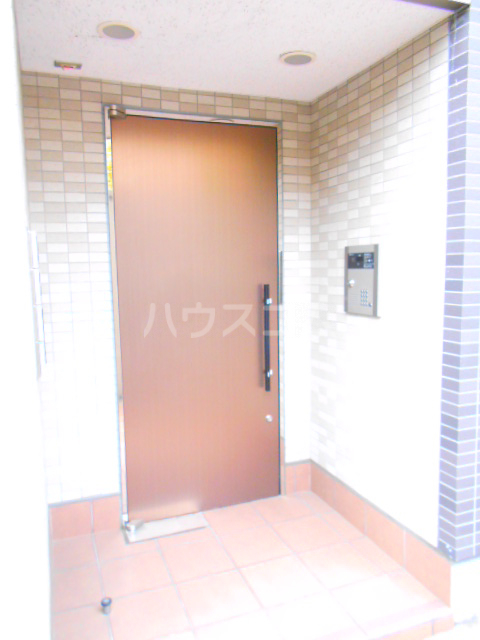 24/30 エントランス