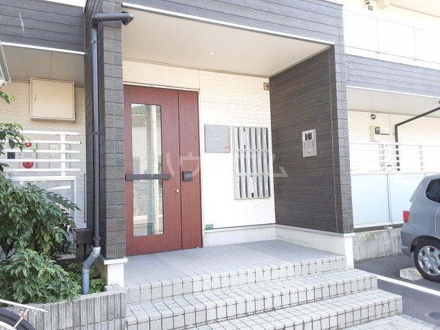 28/30 エントランス