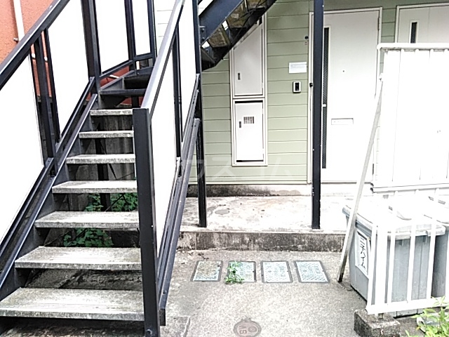 18/19 エントランス