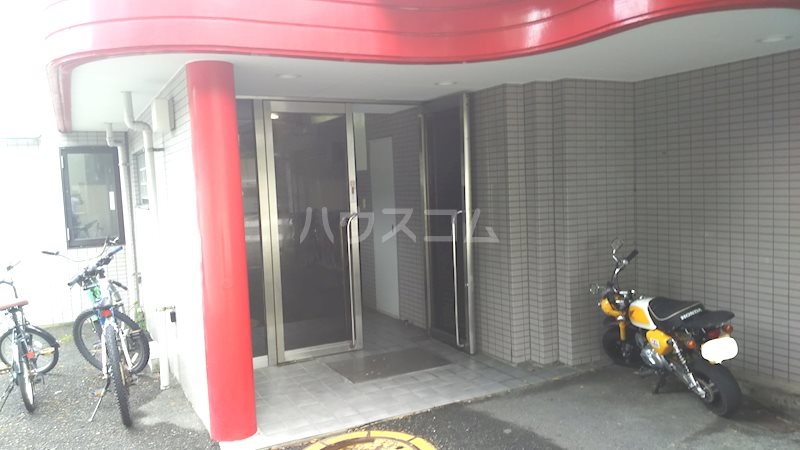 18/25 エントランス