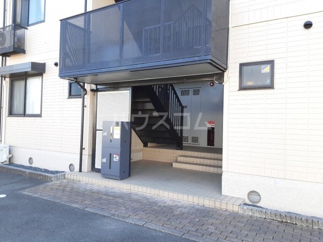 28/30 エントランス