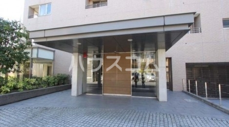 27/30 エントランス