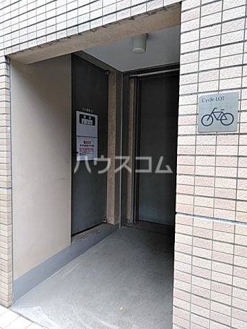 28/30 エントランス