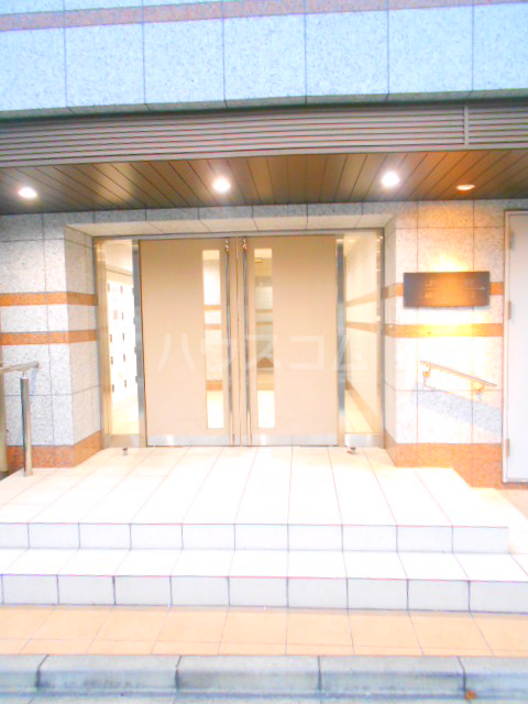 24/30 エントランス