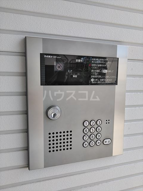 27/30 エントランス