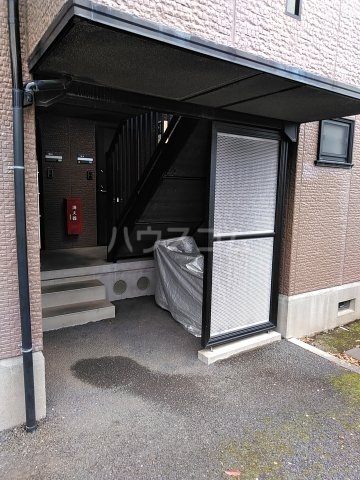 16/23 エントランス