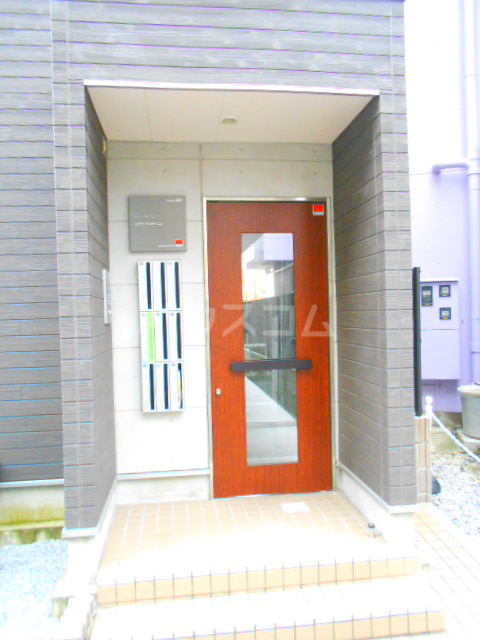 26/30 エントランス