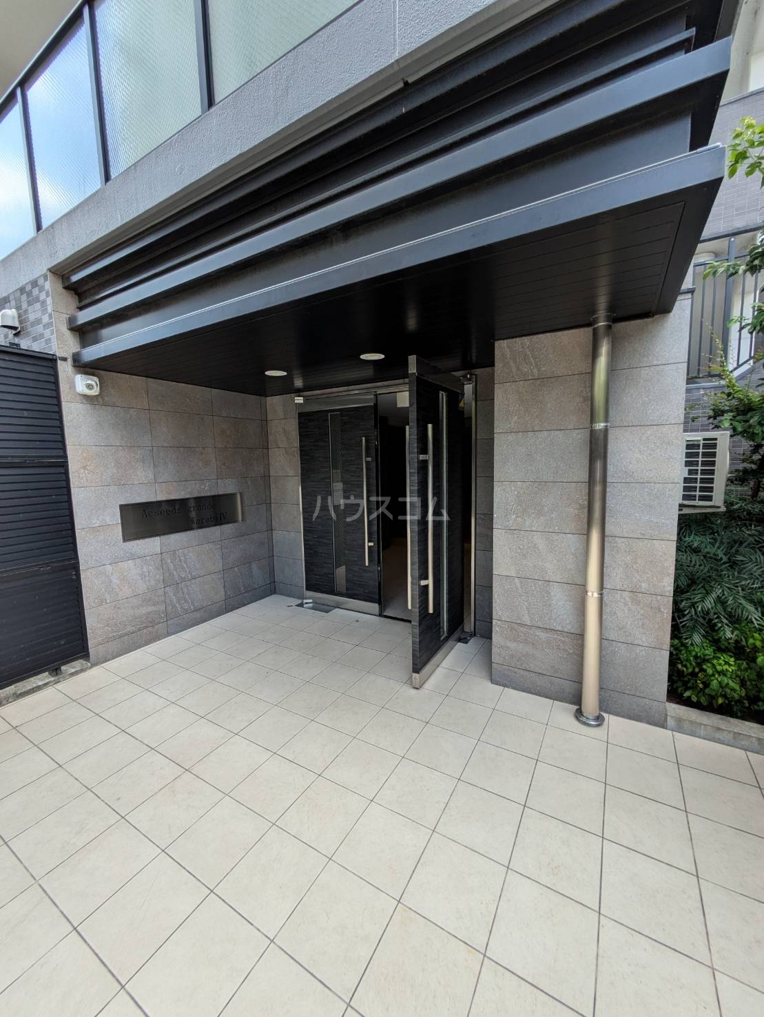 27/30 エントランス