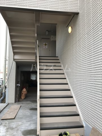 24/30 エントランス